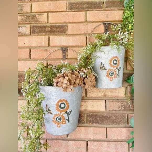 *Washed Metal Sunflower & Bee Wall Buckets Set of 2 - Picture 7 of 11